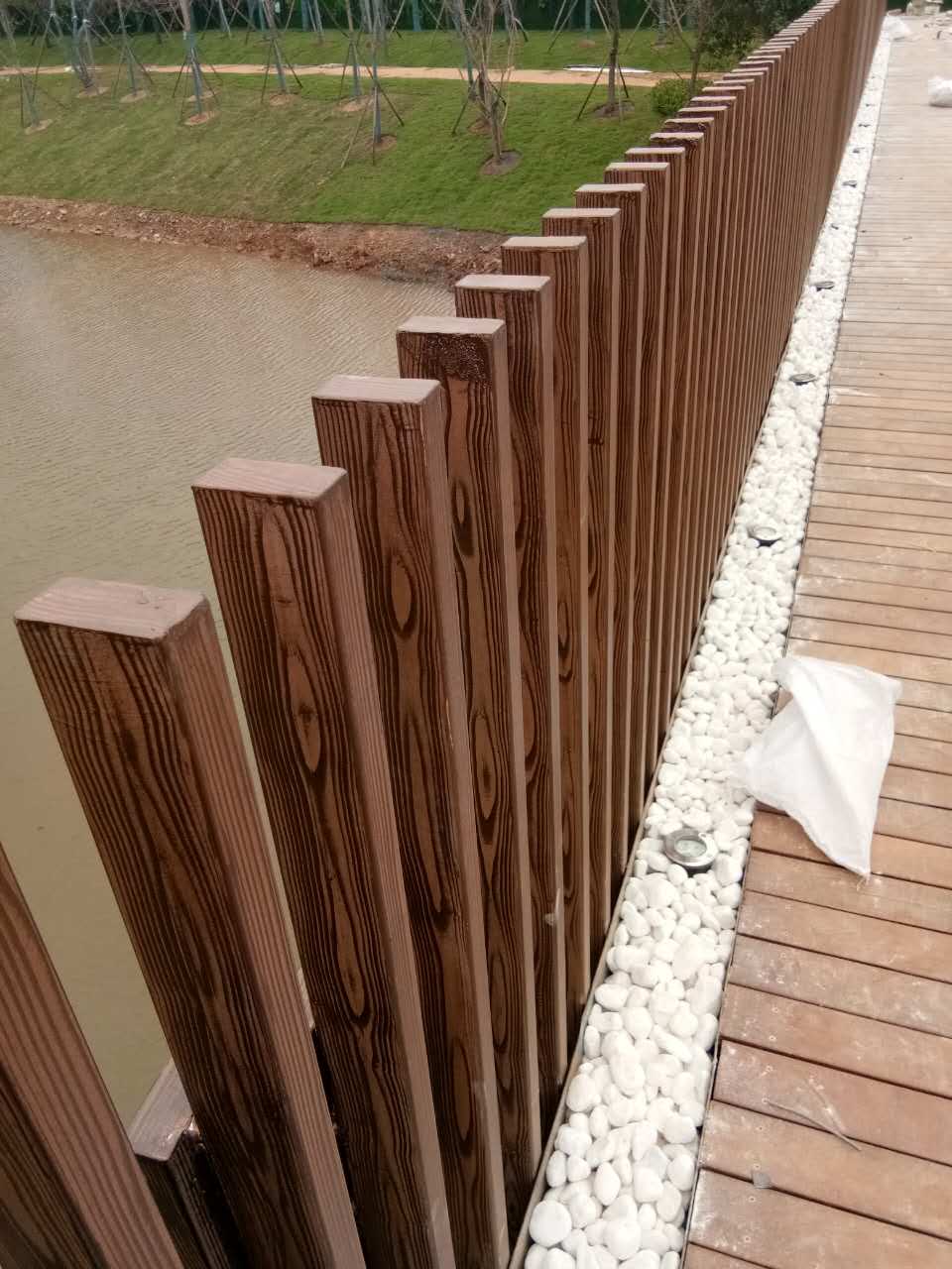 常德钢管护栏木纹漆施工项目