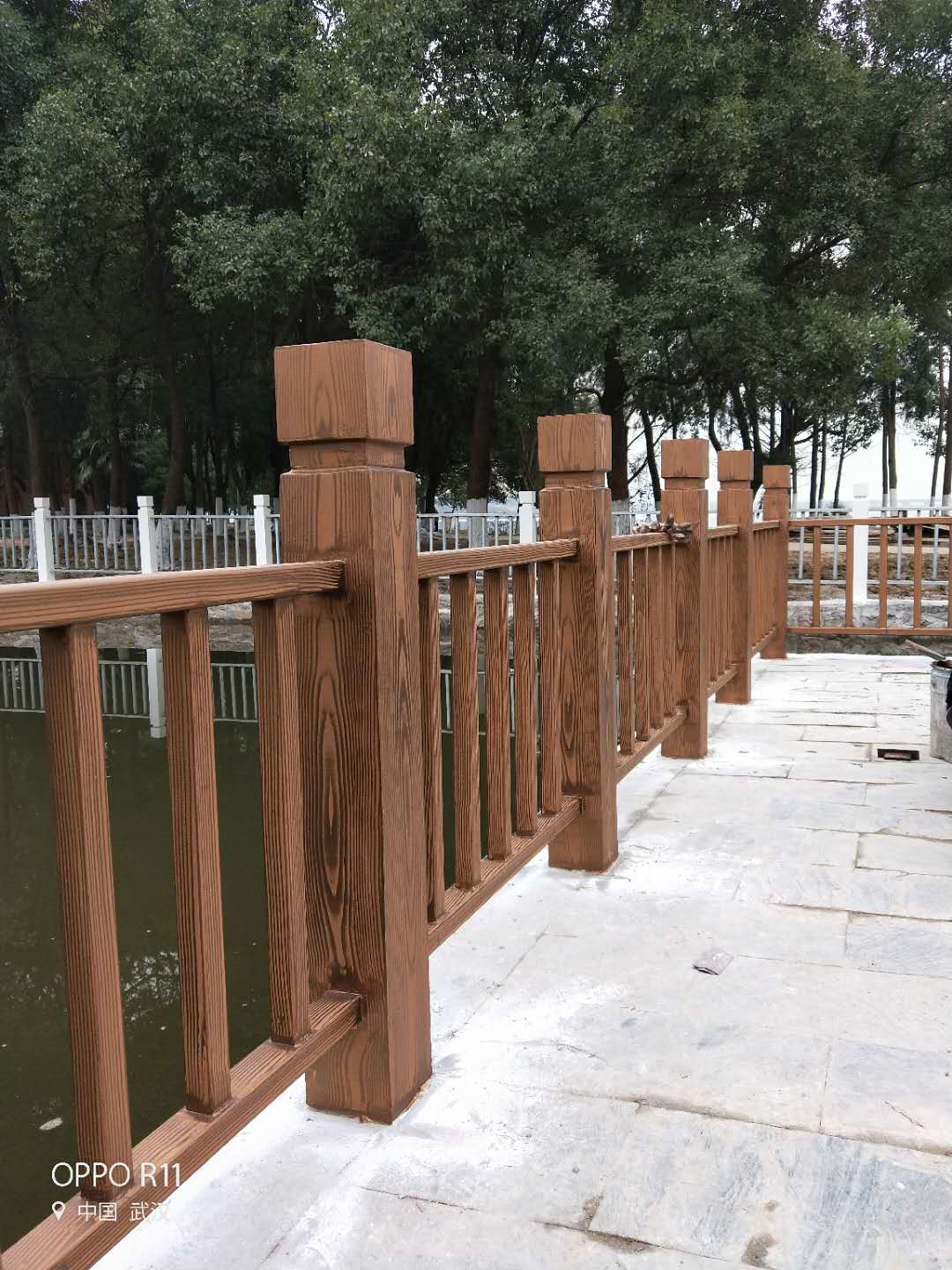 常德河道护栏木纹漆施工项目